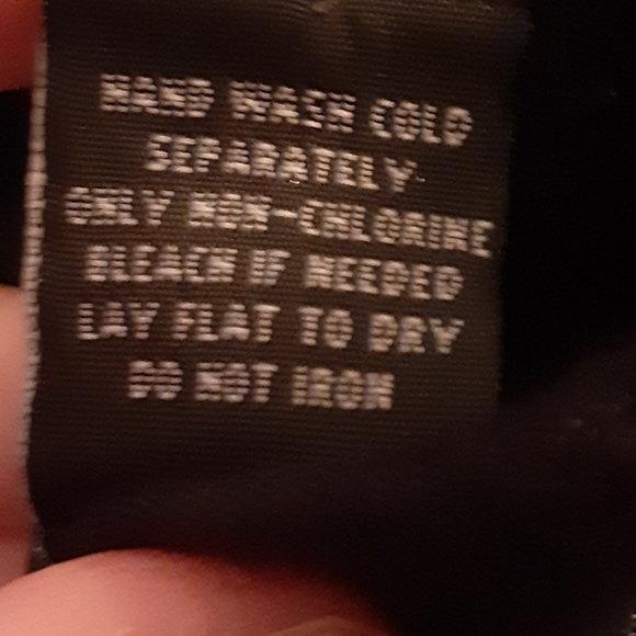 DKNY BLACK AND SILVER LEOPARD PRINT SCARF - Picture 6 of 7